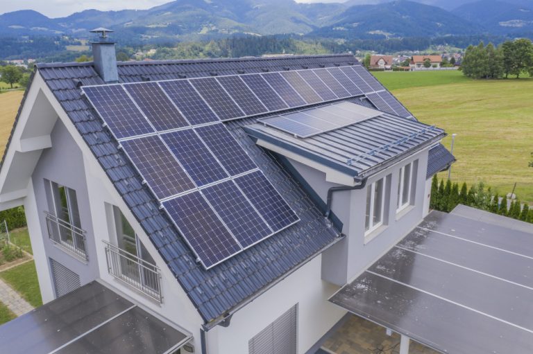 Come Risparmiare Denaro con un'Assicurazione per Pannelli Fotovoltaici